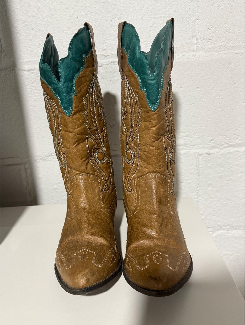 Coconuts Cimmaron brown faux leather cowboy boots with teal accents size 9.5